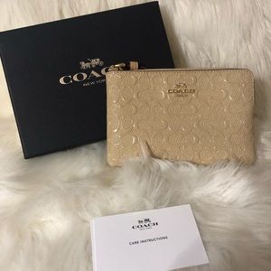 Women’s wristlet